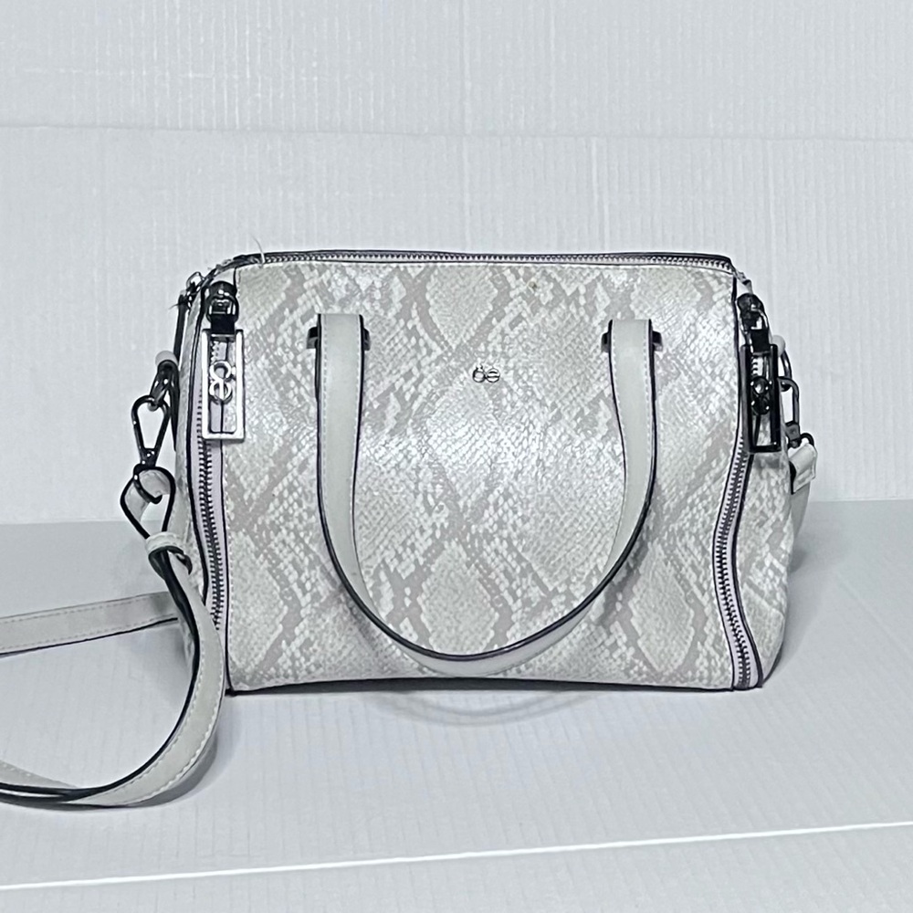 Cloe ōe Crossbody Bag
